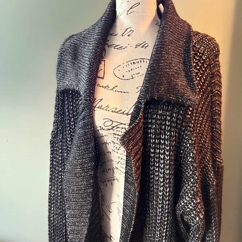Women’s Sweater Long Length  2 2X 18-20 Torrid NWT Black and Silver